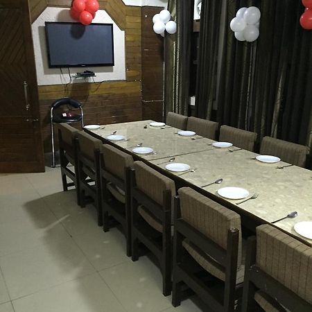 Hotel Invitation Inn Фаридабад Екстериор снимка