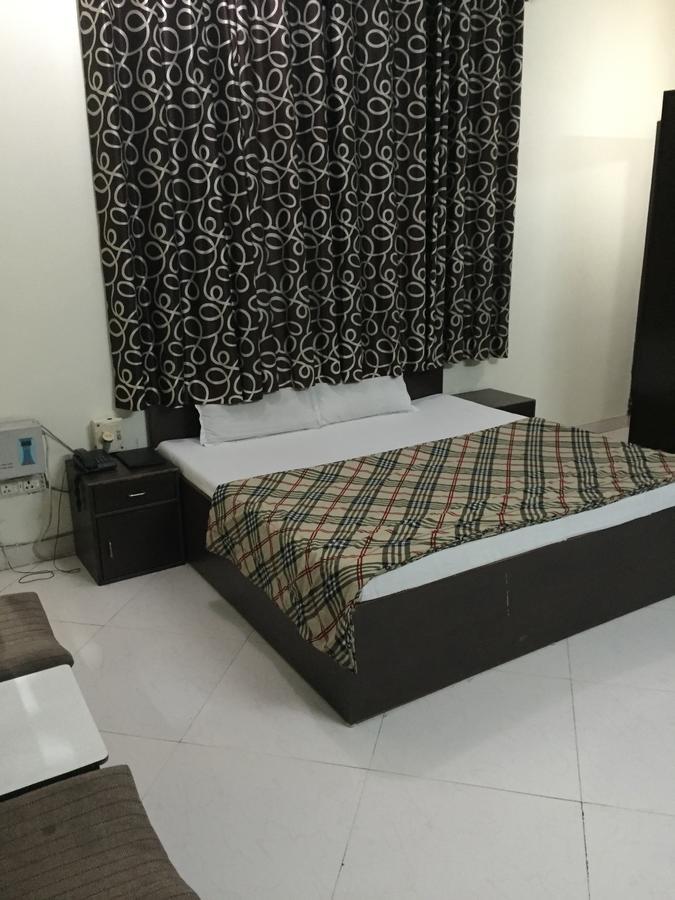 Hotel Invitation Inn Фаридабад Екстериор снимка